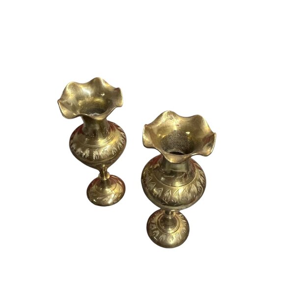 Vintage Fluted Ruffle Etched Floral Leaf Pattern Small Brass Vase Lot of 2 - Picture 3 of 4